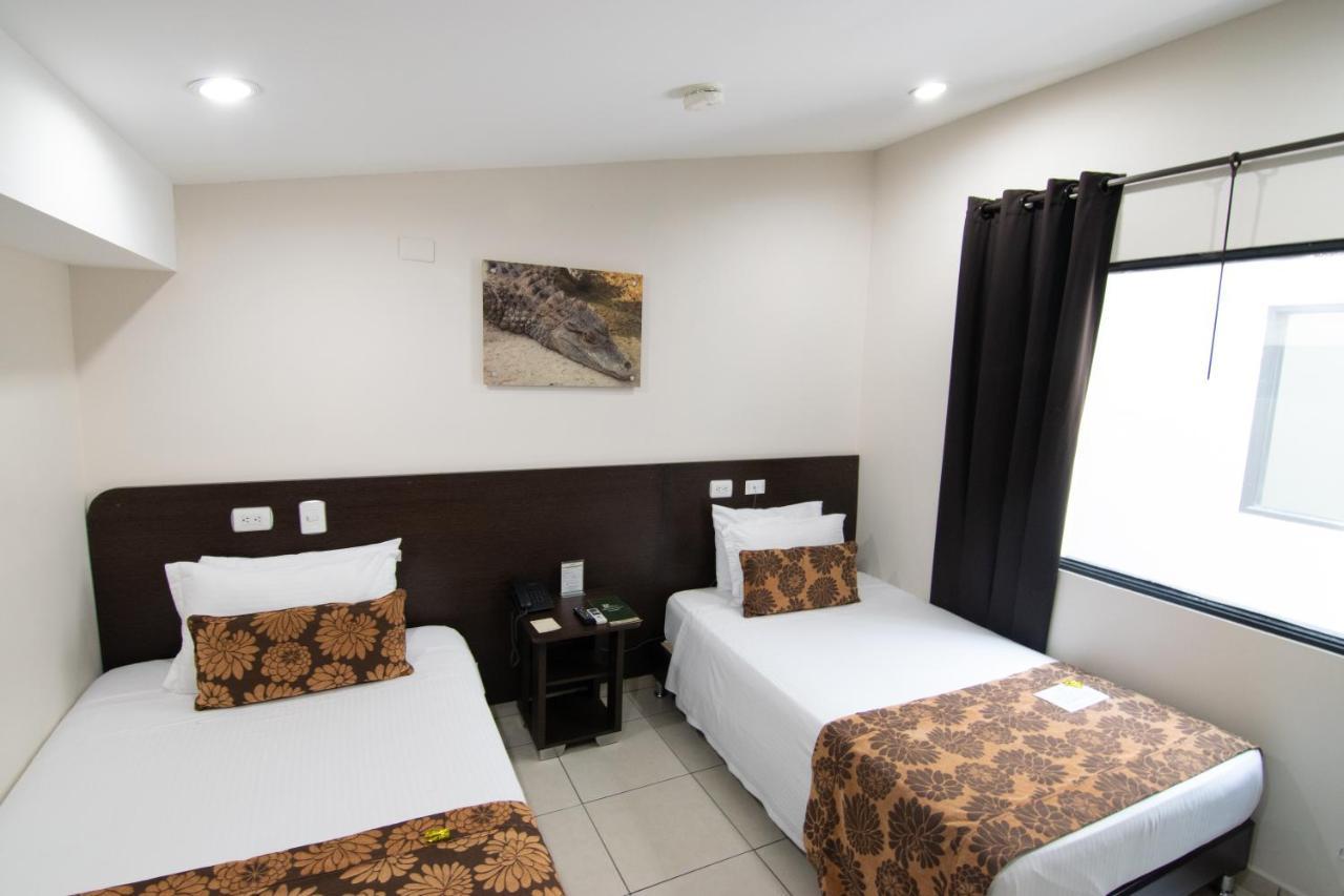 Hotel Poblado Boutique Express Medellin Bagian luar foto